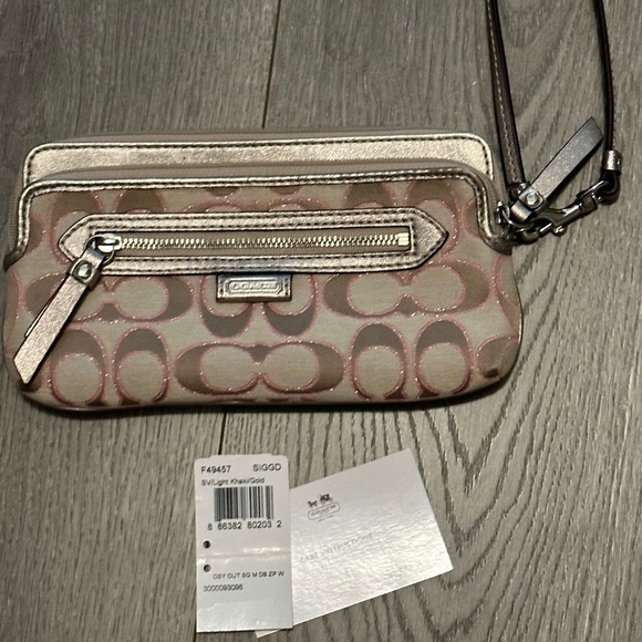 Coach Wristlet - Picture 4 of 6